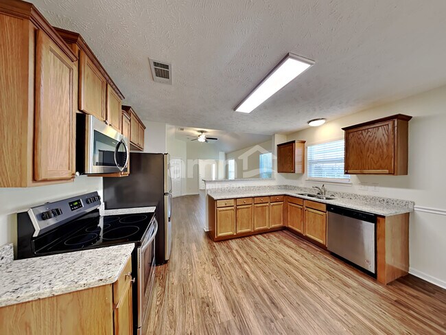 Photo - 504 Commendable Ln