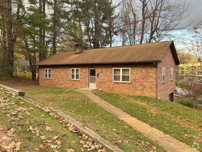 Building Photo - Charming In-Town Brick Ranch with Ample St... Rental