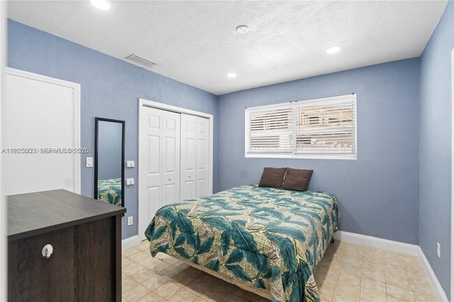 Photo - 570 W 46th Pl Unit 0