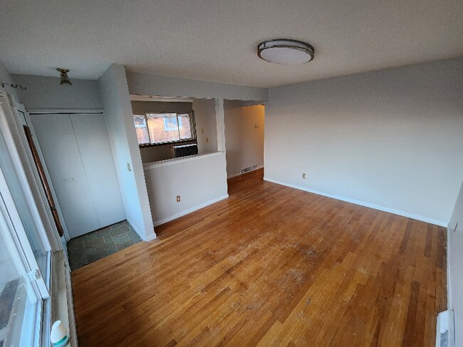 Photo - 6557 Colonial St