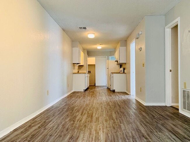 Building Photo - 2BD 2BA Duplex in NW OKC!!