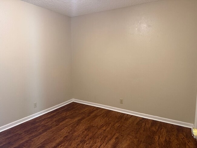 Photo - Great downstairs apartment close to it all