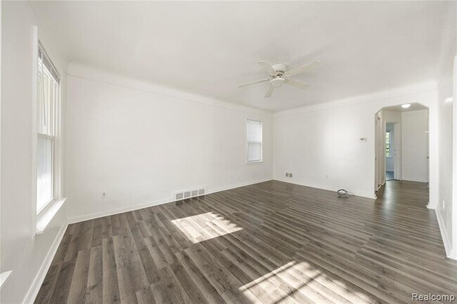 Photo - 20258 Caldwell St