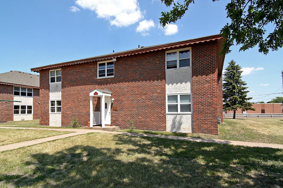 Centennial Plaza Apartments - Centennial Plaza Apartments