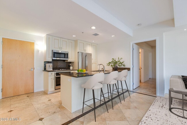 Building Photo - 7167 E Rancho Vista Dr Unit 5004