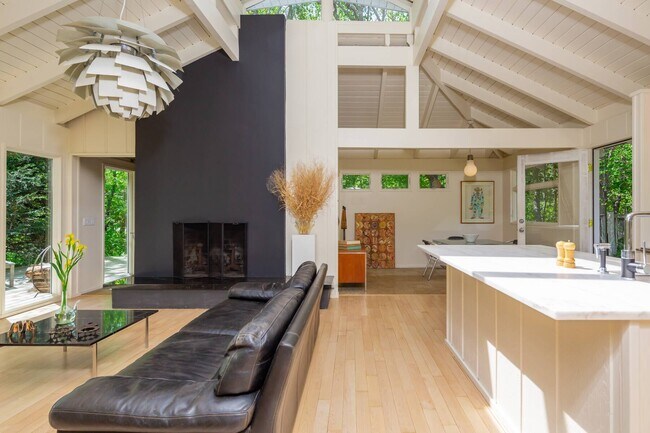 Photo - 209 Old Stone Hwy