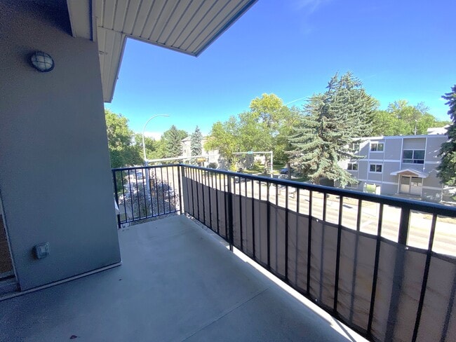 Photo - 9907-9907-91 91 Ave NW