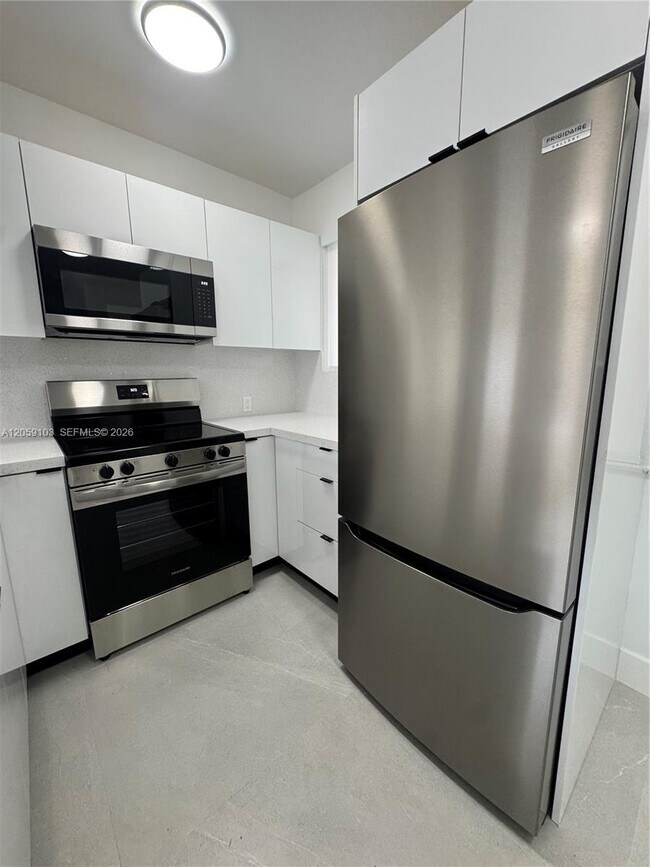 Photo - 180 W 21st St Unit 180