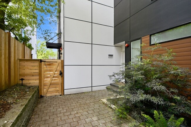Photo - 3B3B cozy townhome