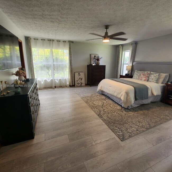 Photo - 6101 Palmetto Dr