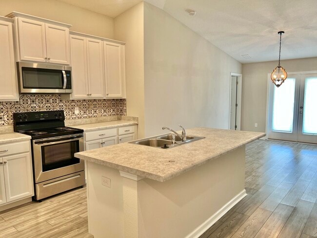 Photo - 709 Riverwalk Cir