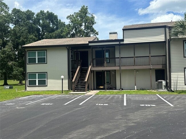 Building Photo - 17202 Sandalwood Dr Unit 202
