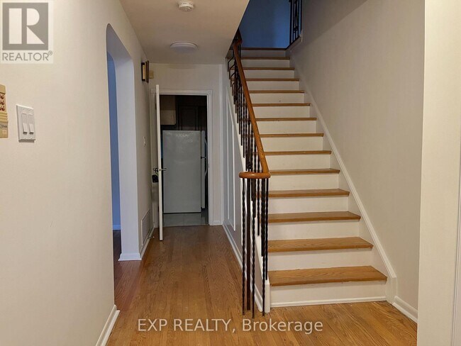 Photo - 61 Richbourne Ct