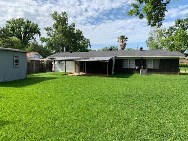 Photo - 1822 Cambridge St