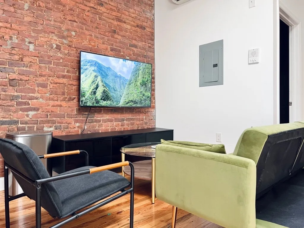 Furnished room/NOT APARTMENT - Furnished room/NOT APARTMENT