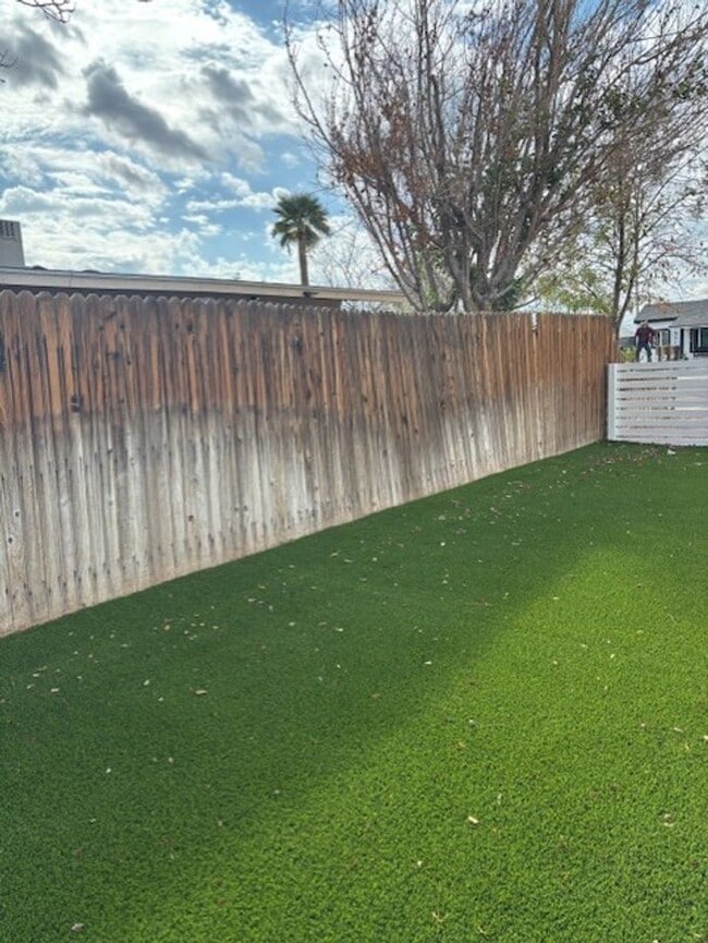 Photo - adorable 1 bed 1 bath with backyard private