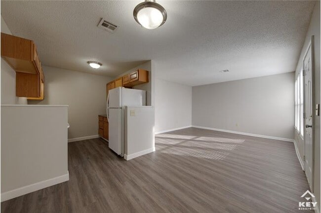 Building Photo - 1324 N Minneapolis St