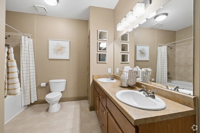 2BR, 2BA - 1,135SF - Primary Bathroom