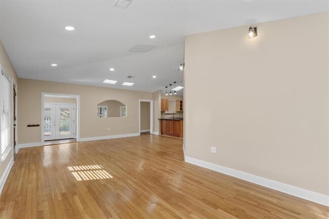 Photo - 400 E Monroe St