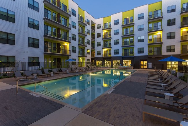 Azul Lakeshore apartments — community photo