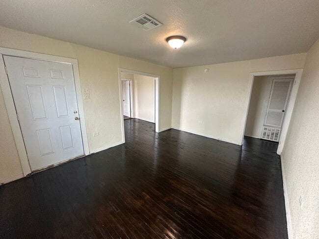 Photo - 3921 Roselawn Dr