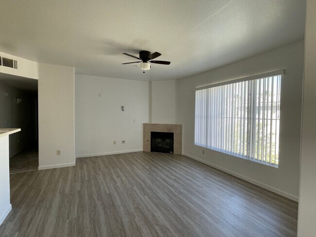 Building Photo - MOVE IN READY! 3 BEDROOM- GUARD GATED COMM... Unit 305 Rental