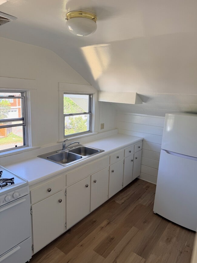 592 Palm Ave Unit 592B