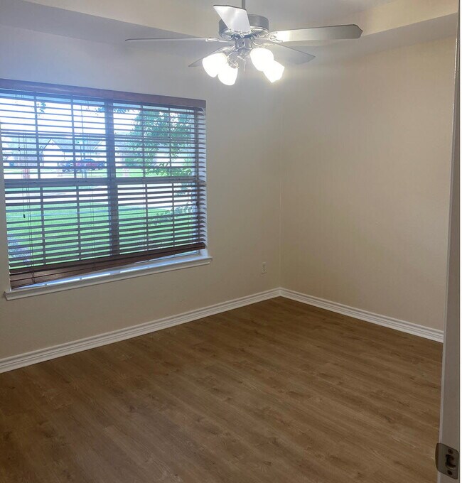 "Charming 3-Bedroom Retreat in College Station with Spacious Living!"