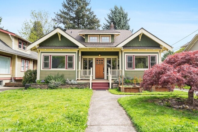 Building Photo - Gorgeous 4-bdrm/2.5-bath Craftsman in desi... Rental