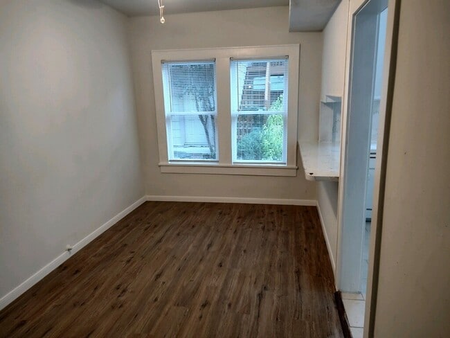 Photo - 2634 Peckham St