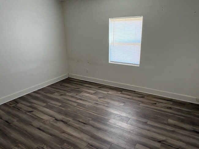 Photo - 728 W Kansas Ave