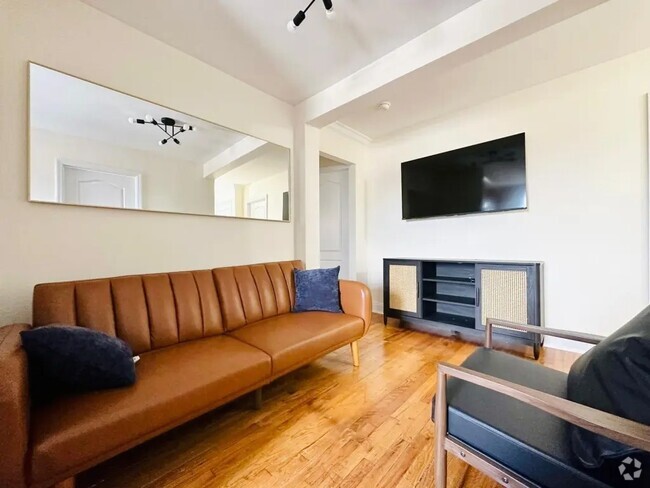 Building Photo - Furnished room/NOT APARTMENT Unit 2