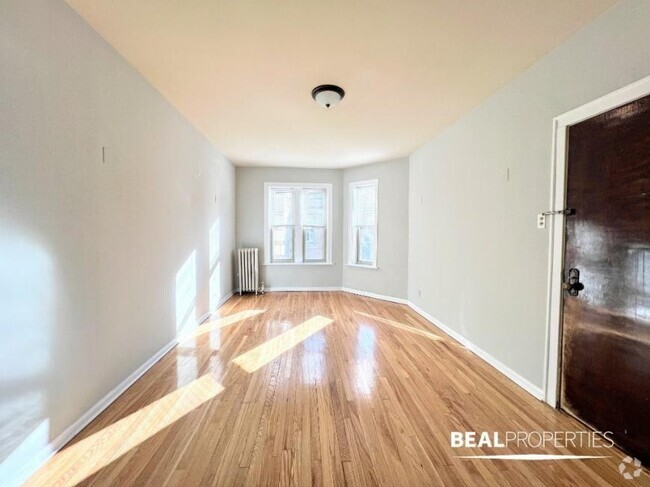 Building Photo - 1 bedroom in CHICAGO IL 60613 Unit E3 Rental