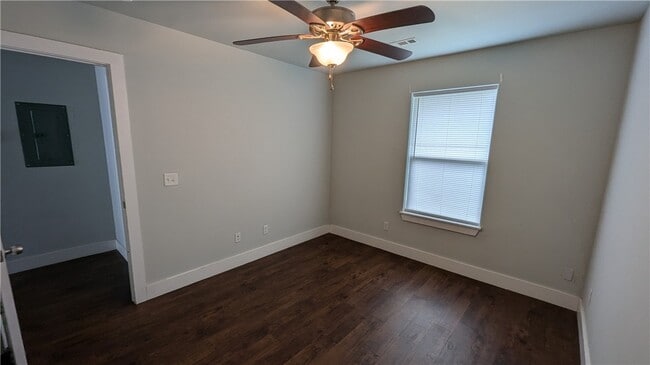 Photo - 134 Erin Pl Unit B