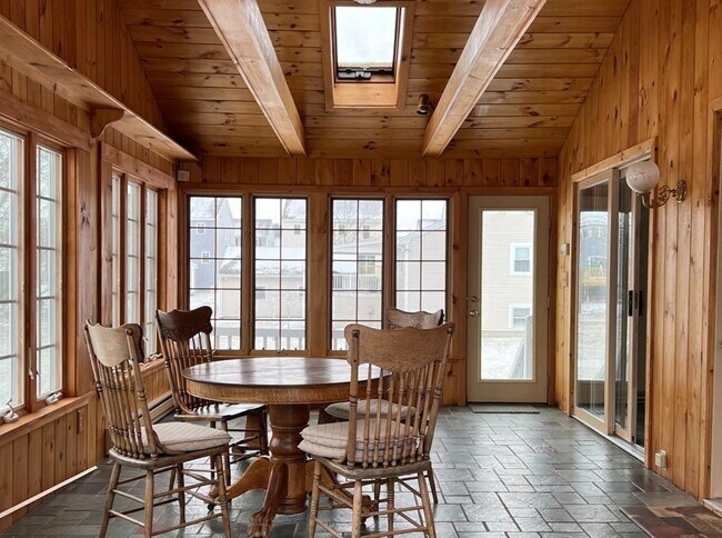 Sunroom - 688 Plymouth St