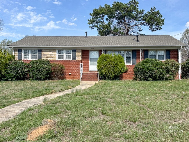 Building Photo - 1923 Northbrook Dr