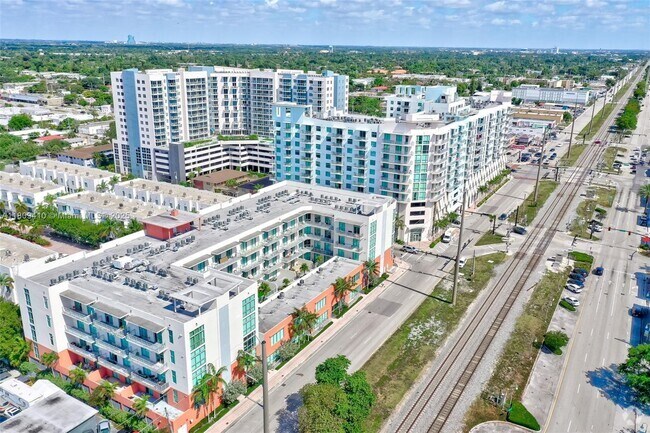 Building Photo - 2100 Van Buren St Unit 320 Rental