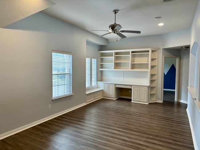 Photo - 928 Falcon Dr