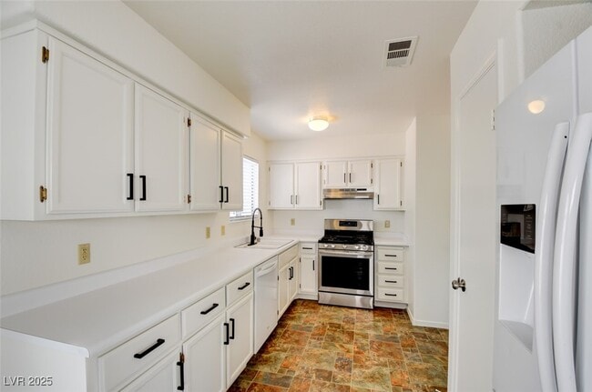 Building Photo - 8216 Carmen Blvd