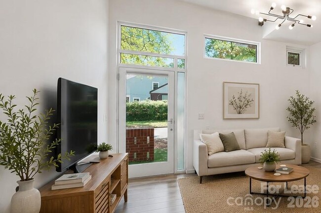 Photo - 2088 Euclid Ave