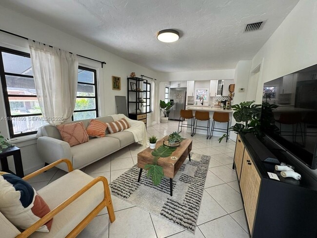 Building Photo - 3901 SW 6th St