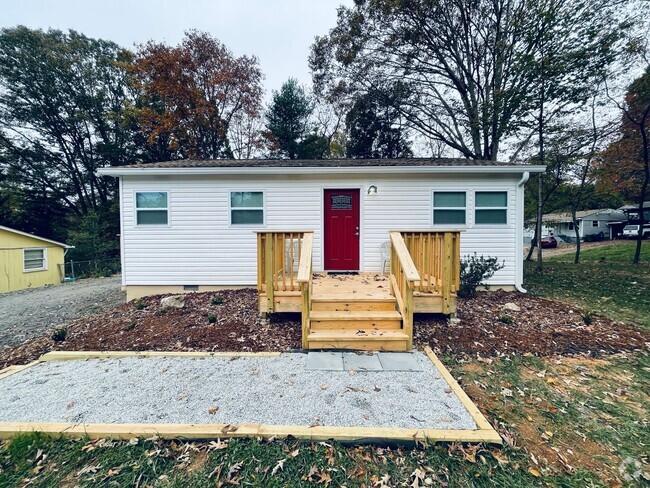 Building Photo - Newly Remodeled 2-Bedroom Home in West Ash...