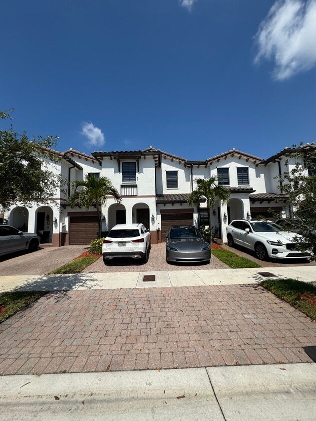 Photo - 8880 NW 102nd Pl (Doral, FL)