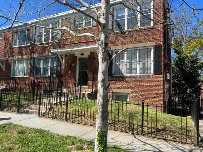 Photo - 55 Galveston Pl SW
