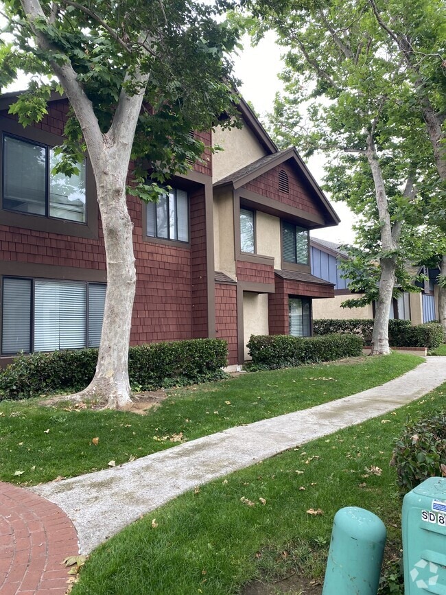 Building Photo - 8393 Summerdale Rd Rental