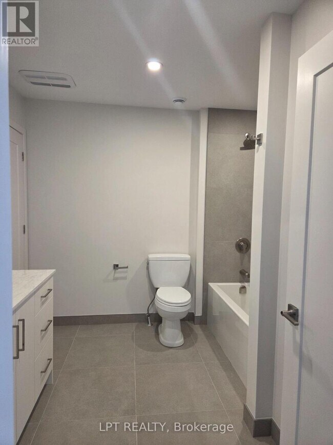 Photo - 250 Shakespeare St Unit 3