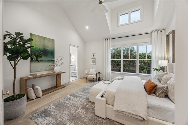 Photo - 637 E 6 1/2 St