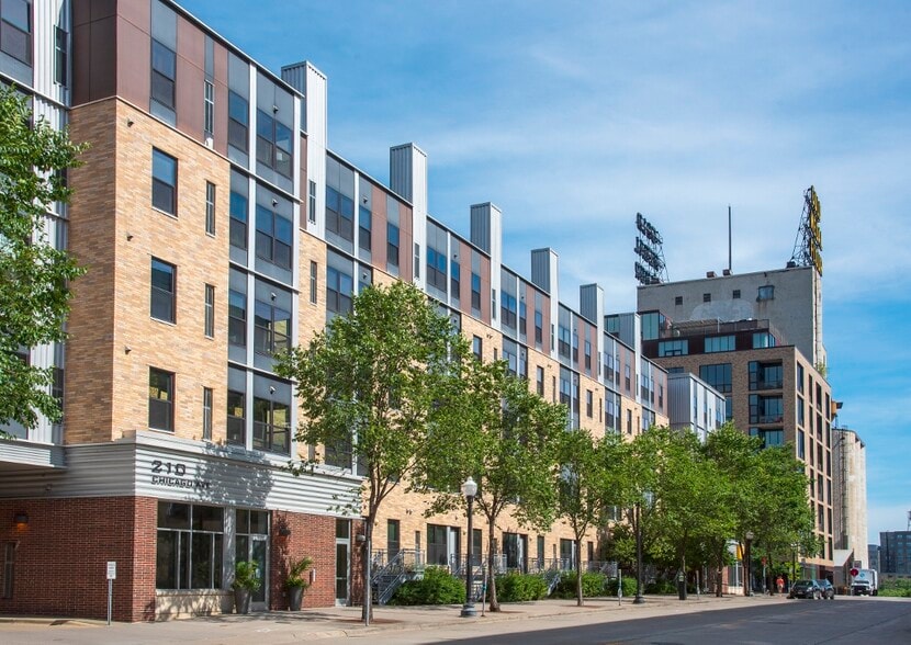Attractive Five-Story Building