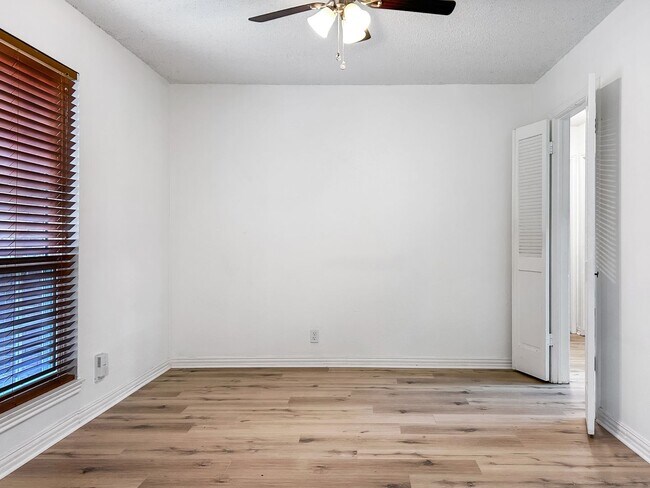 Photo - Inviting Northwest San Antonio Home - Fire...