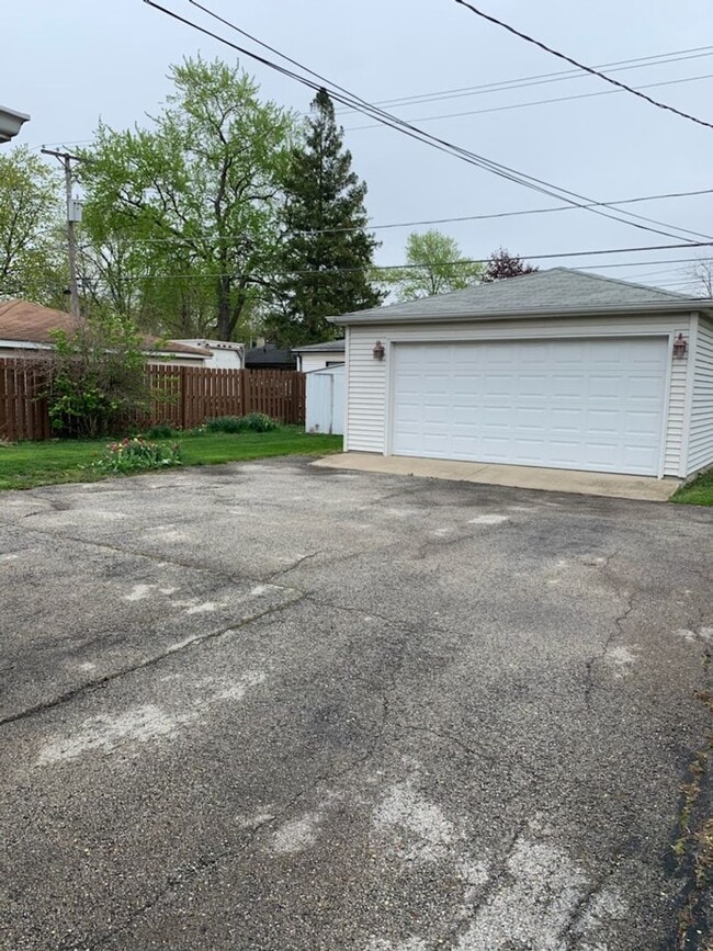 Photo - 2 Bedroom, 1 Bath House AVAILABLE NOW. $16...